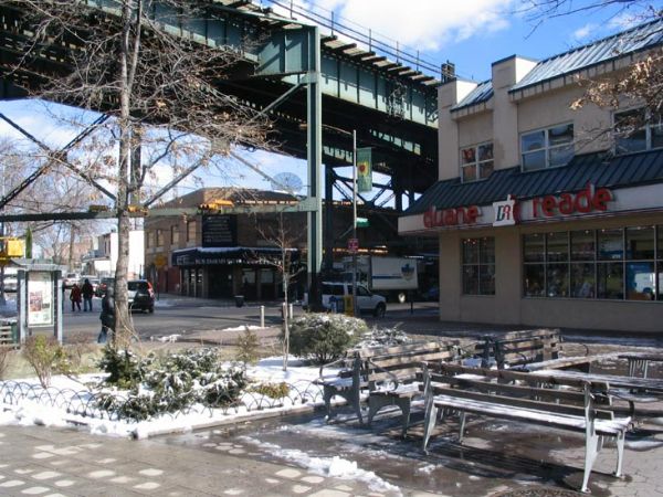 Woodside Memorial Plaza