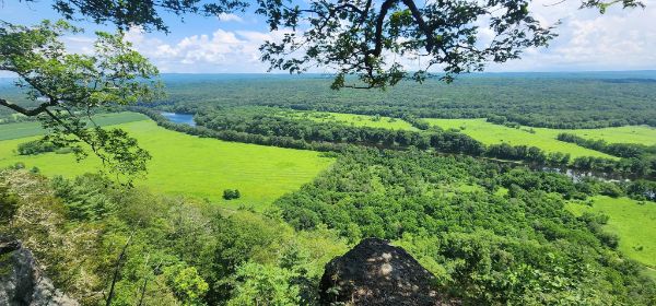 Cliff Park Trailhead Parking Lot