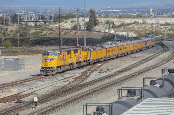 Pepper Ave Railfanning Bridge