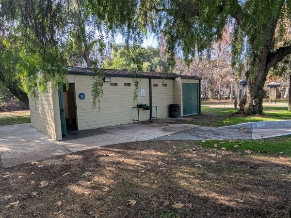 Schabarum Park, Restroom 4