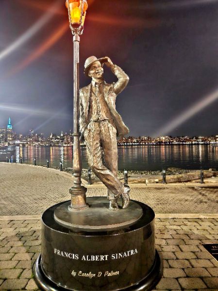 Frank Sinatra Statue