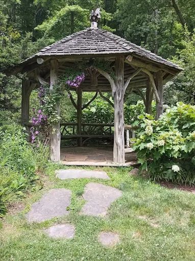 Leonard J Buck Garden