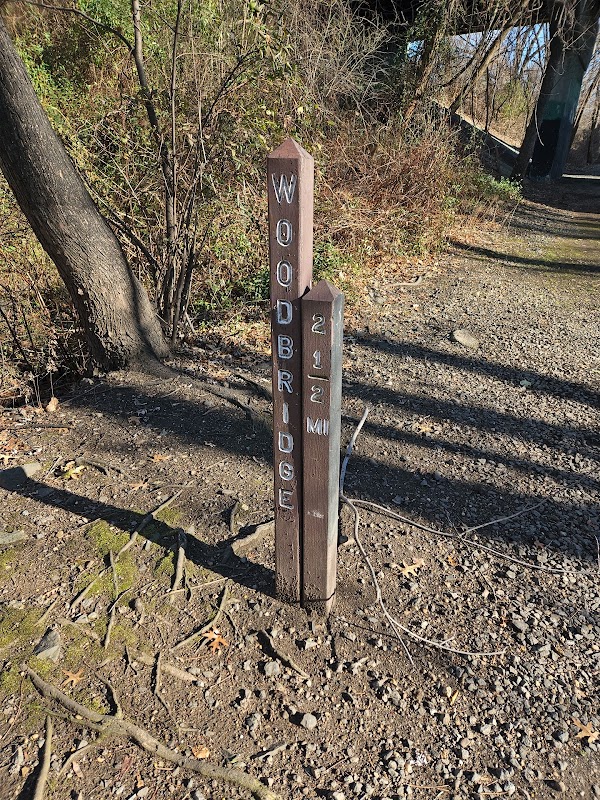 2 1/2 Mile marker towards Woodbridge