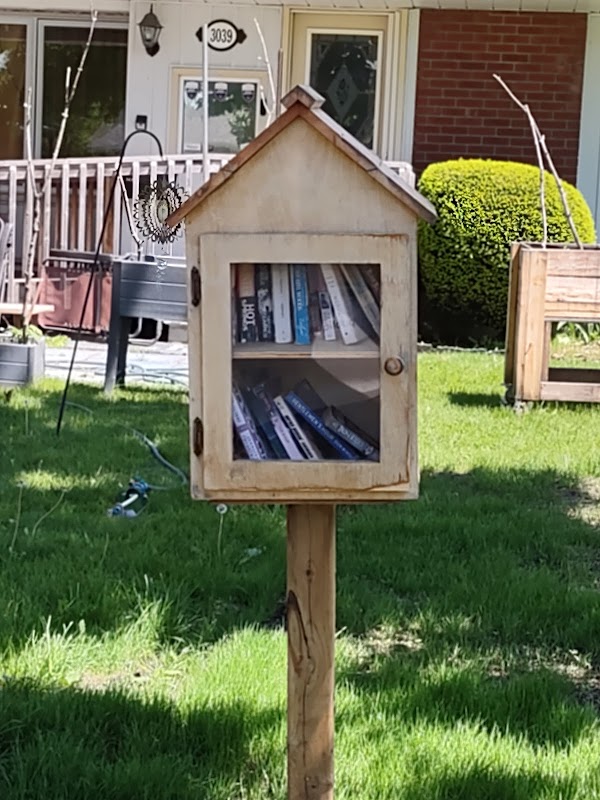 Little lending library
