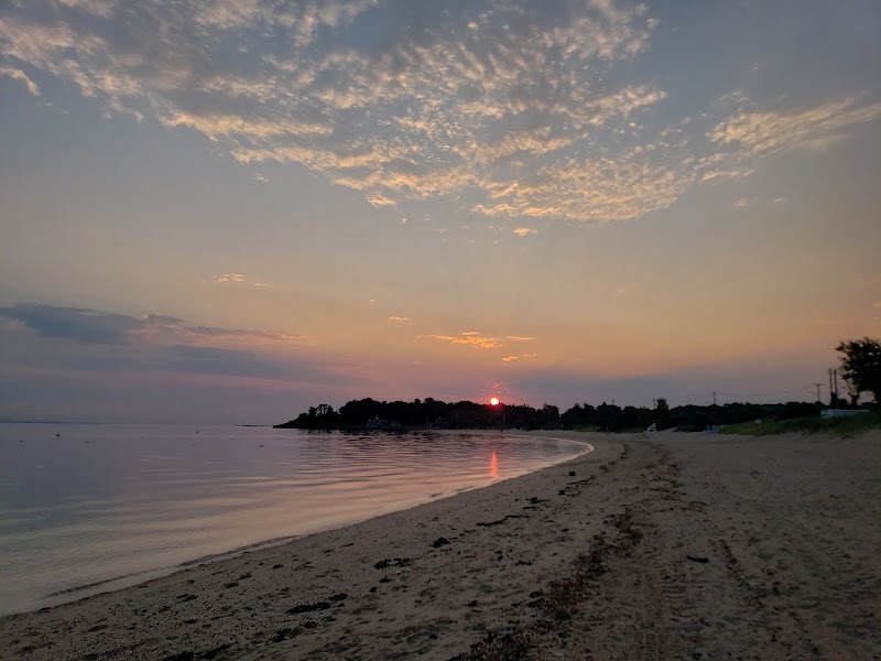 Centre Island Beach Field