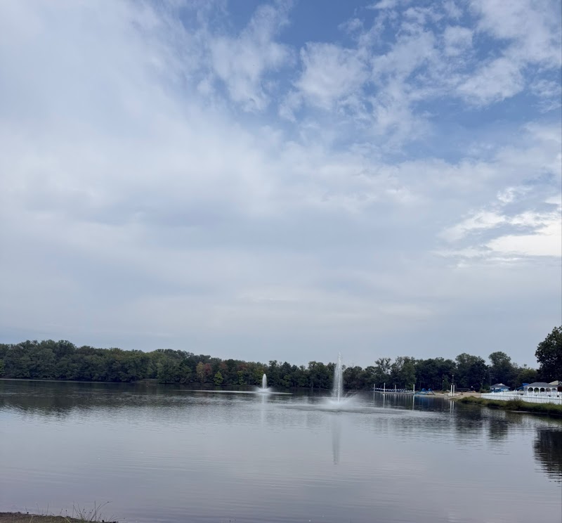 Lincoln Park Community Lake