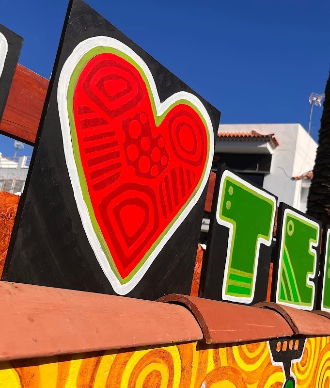 MURAL: Kiss Me in los Gigantes