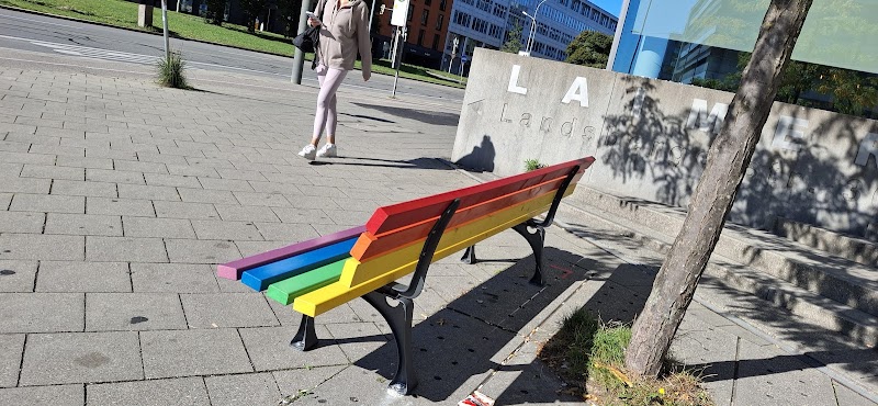 Bunte Regenbogen- Bank