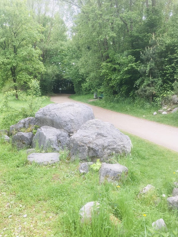 Steingarten im Zamilapark