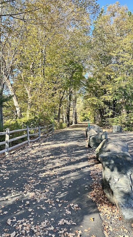 Farmington Canal Heritage Trail Parking (Hartford Ave)