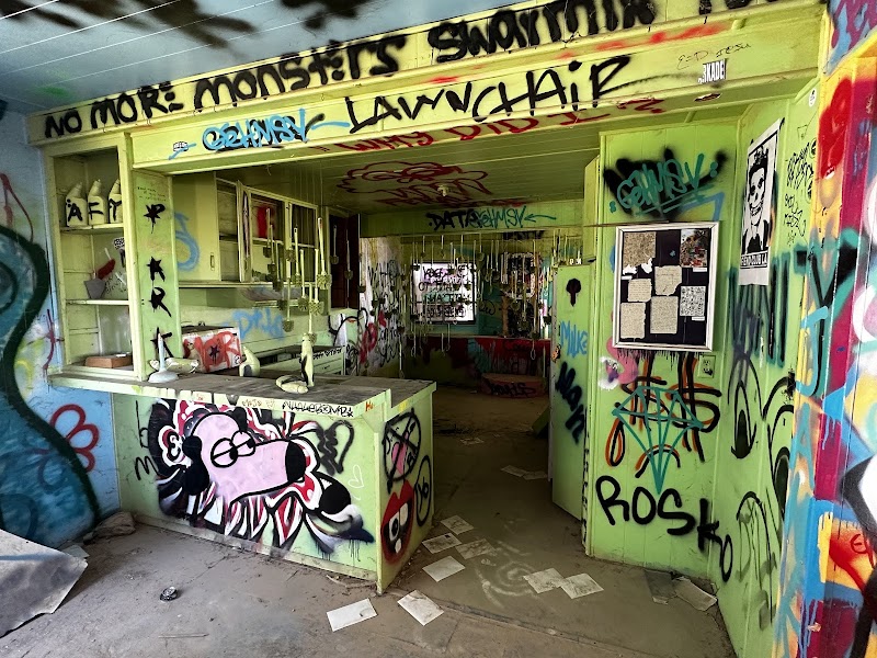 The Bombay Beach Estates