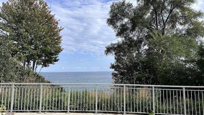 Walkers Window To The Lake