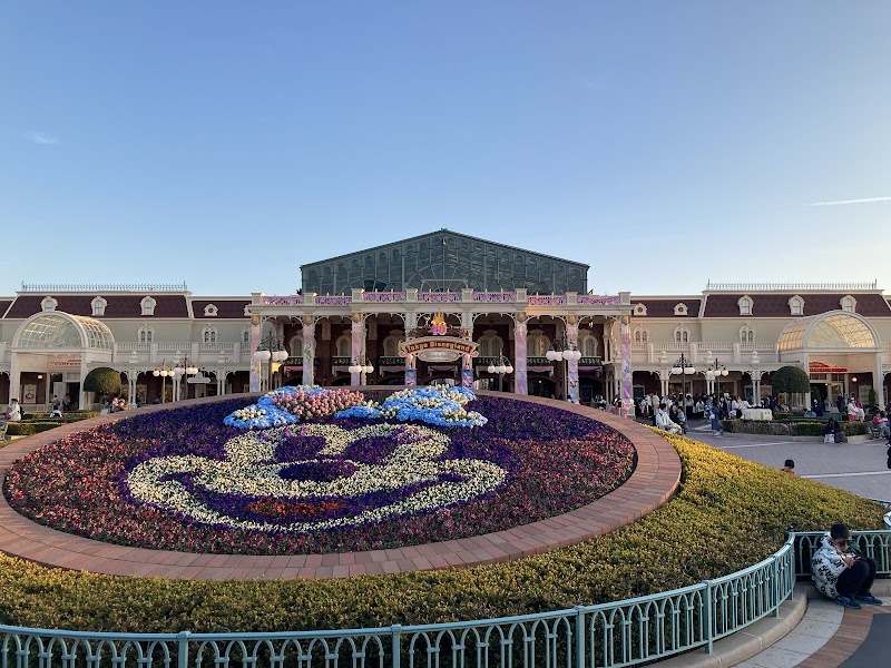 Mickey Flowerbed - Tokyo Disneyland Park Entrance