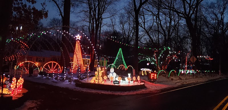 Mission Holiday Lights - is closed 2025 because of loser hackers