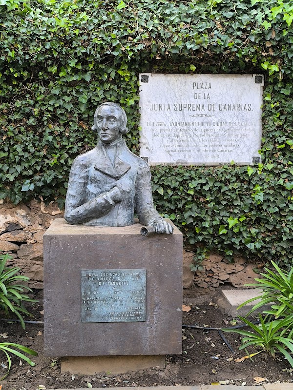 Monumento a Alonso de Nava y Grimon