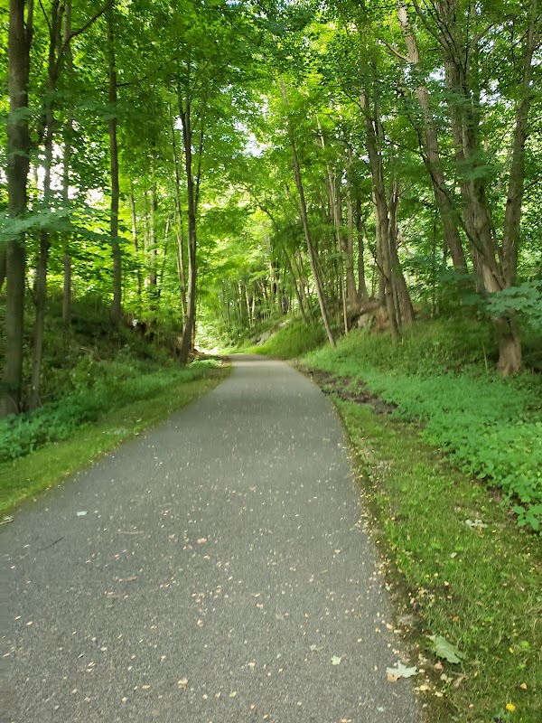 Parking for Putnam Trailway