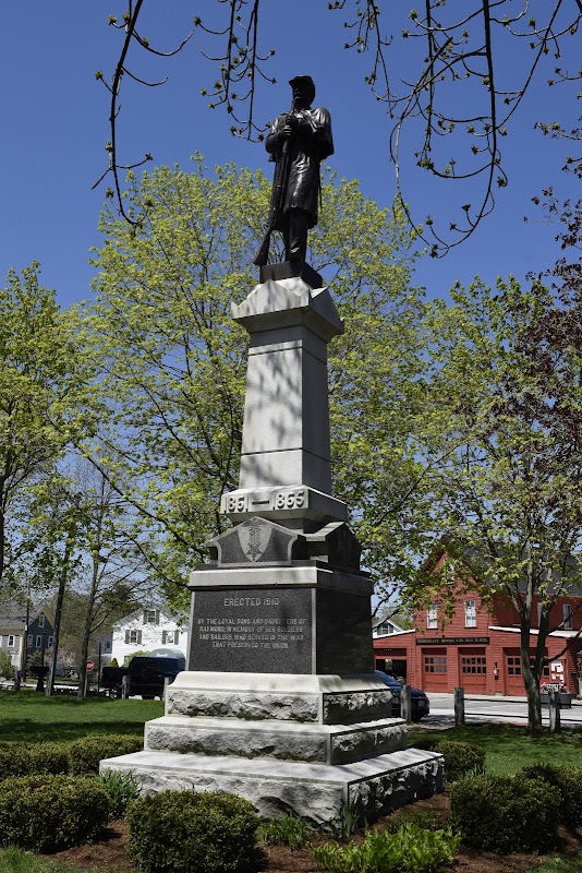 Lyman Memorial Park (Raymond Town Common)