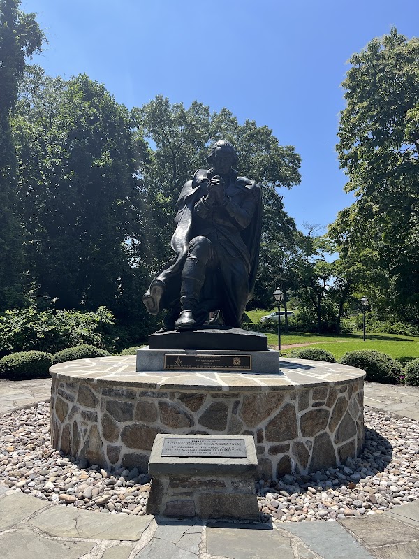 George Washington in Prayer Statue