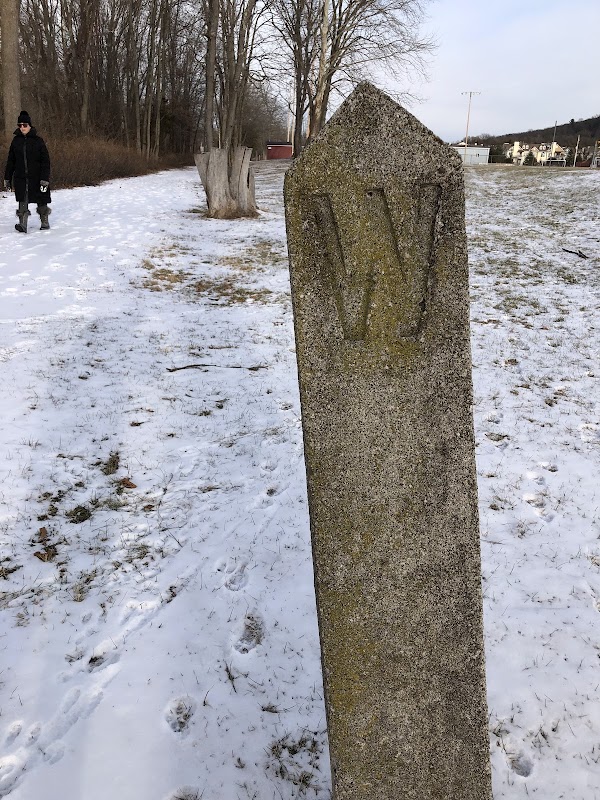 Lehigh & Hudson Rail Trail Parking