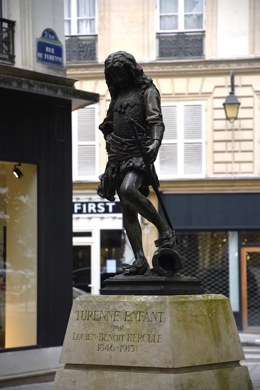 Turenne Enfant Statue