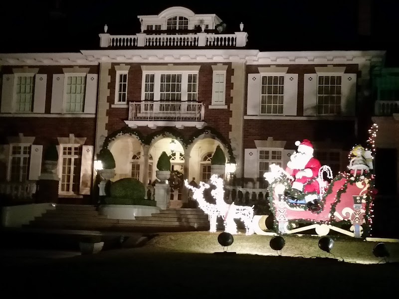 Dorothy & Wallace Savage Park