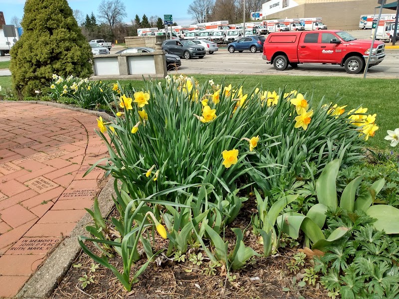 Pleasant Hills Cloverleaf Memorial Garden