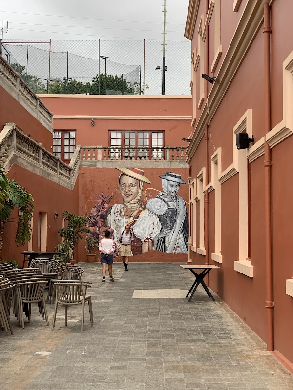 Mural “Baile de Magos”
