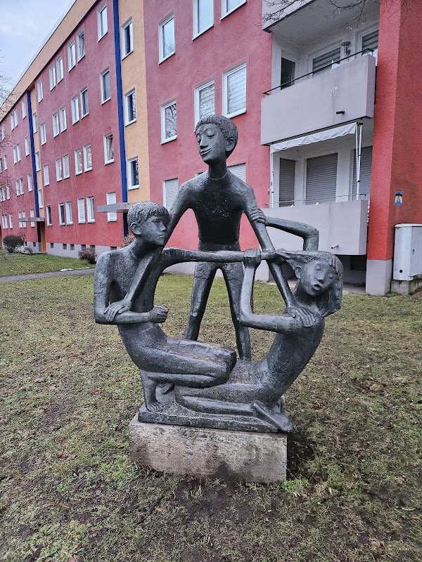 Raufende Buben sculpture