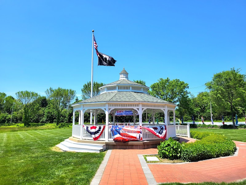 Gazebo on Redway Plain