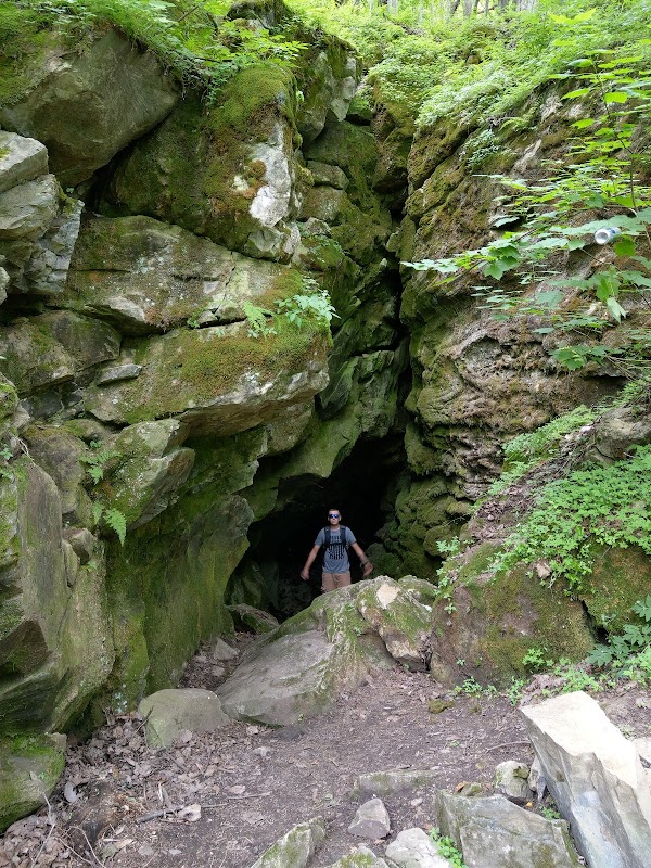 Parking for Everett Cave