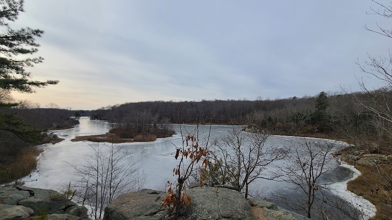 GLCT WESTWOODS DUNK ROCK ENTRANCE