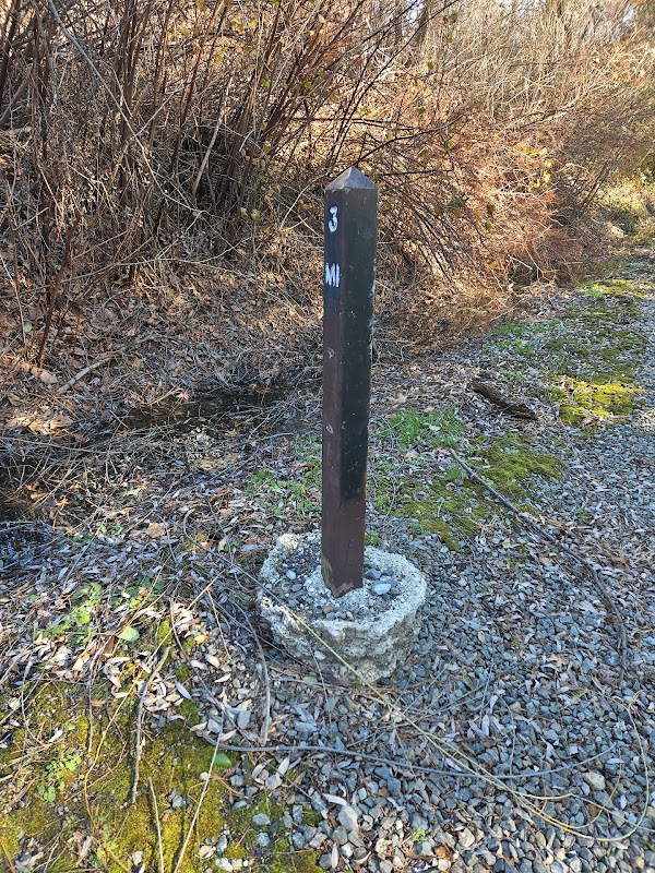 3 Mile marker towards Woodbridge