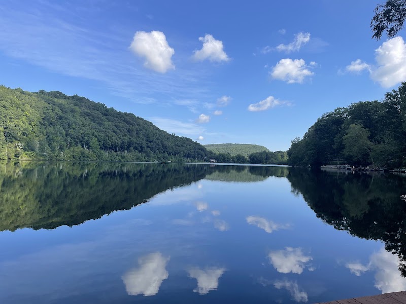 Lake Quonnipaug