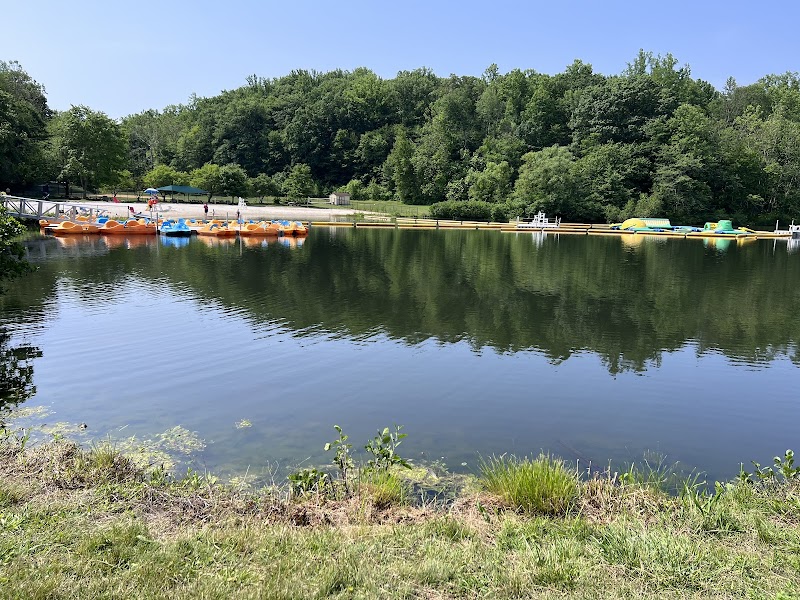 Parking Lot at Sunrise lake 3r5sd