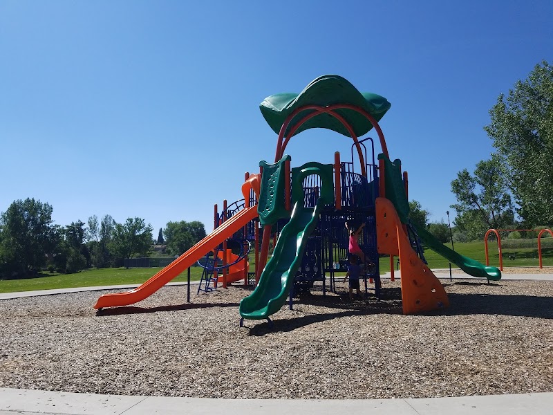 Club Crest Park North