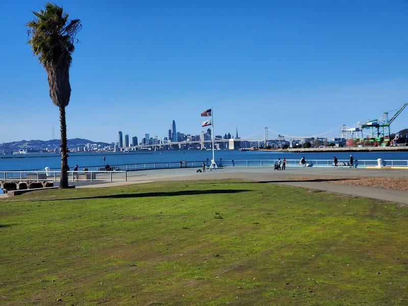 Middle Harbor Shoreline Park