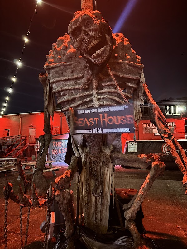 BEAST HOUSE - Real Haunted House & Screampark | Nashville