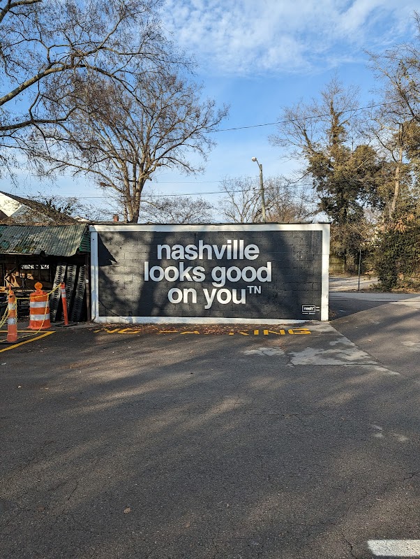 Nashville Looks Good On You Mural