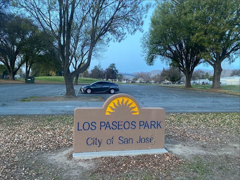 Los Paseos Park