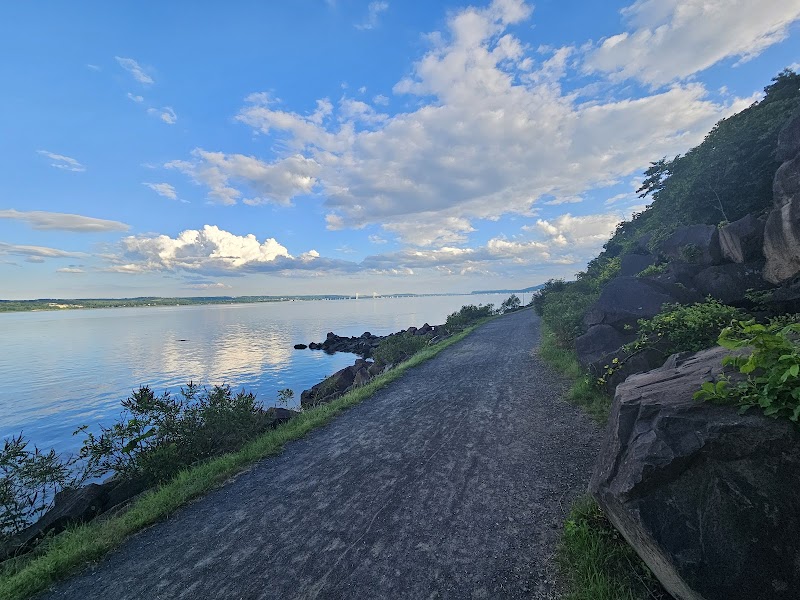 Hudson River Greenway Trailhead & Parking