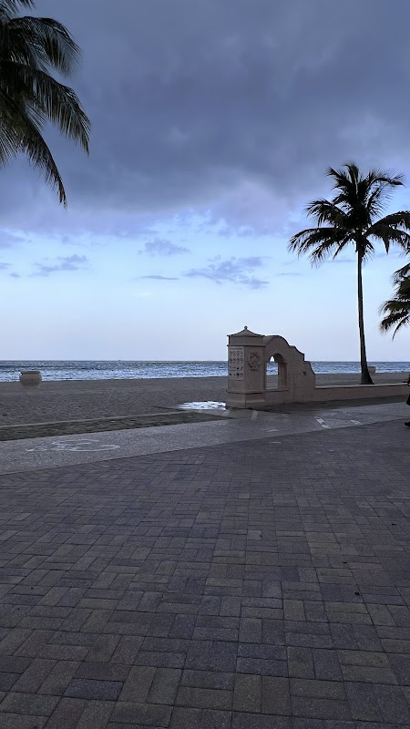 Roosevelt Street Broadwalkabout