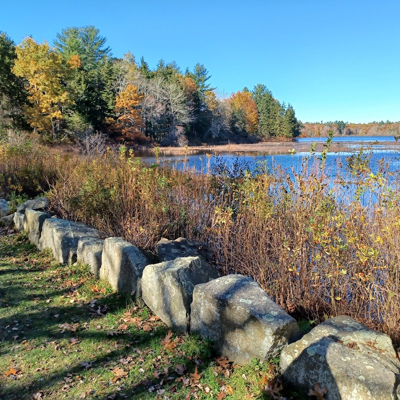 Borderland State Park, Bay Rd Parking Lot