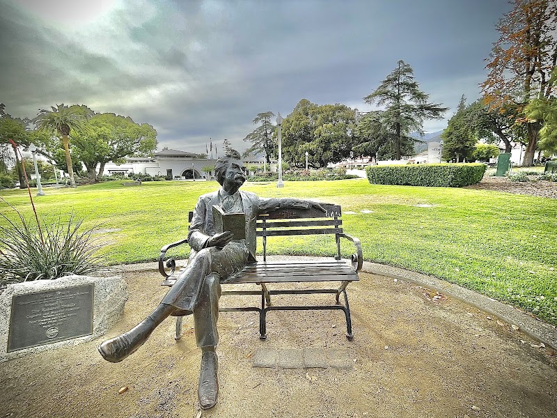 Mark Twain Statue