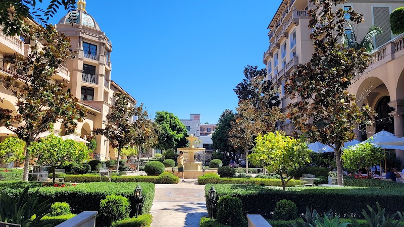 Beverly Cañon Gardens