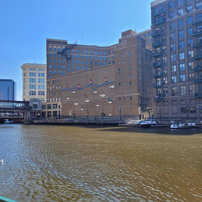 Milwaukee RiverWalk | West