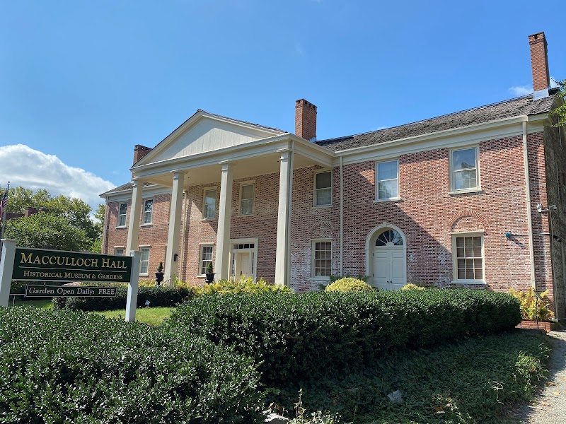 Macculloch Hall Historical Museum