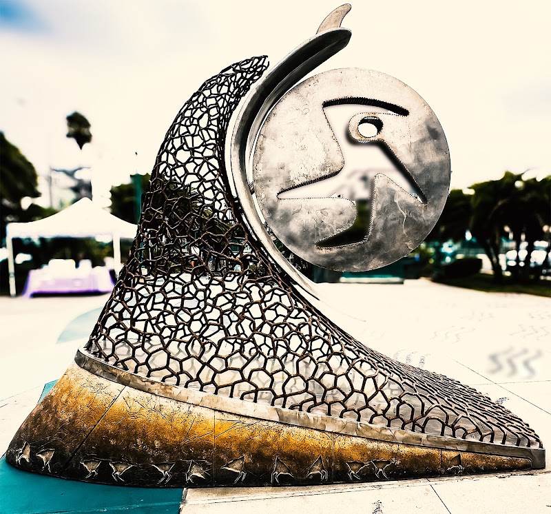 Last Wave of The Day statue