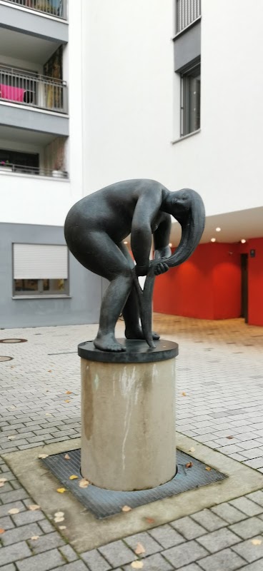 Skulptur Haarwaschende