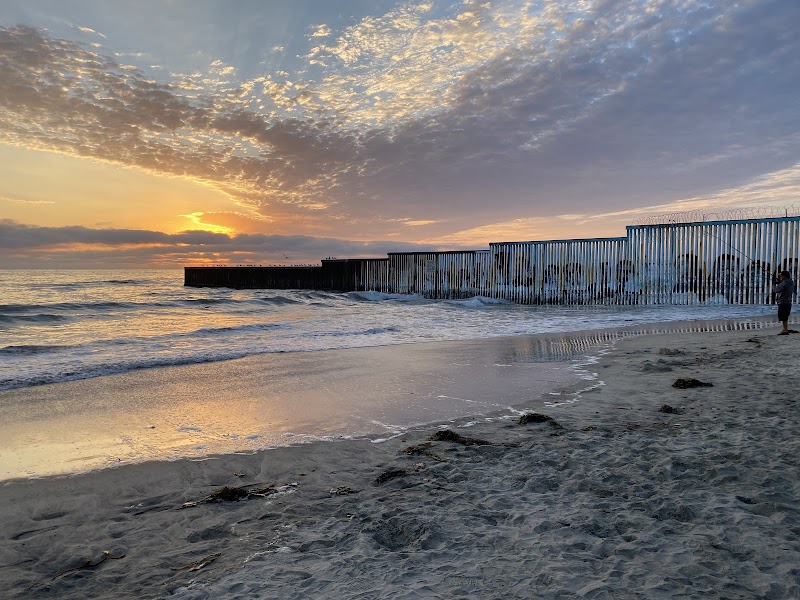 US/Mexico Beach Border