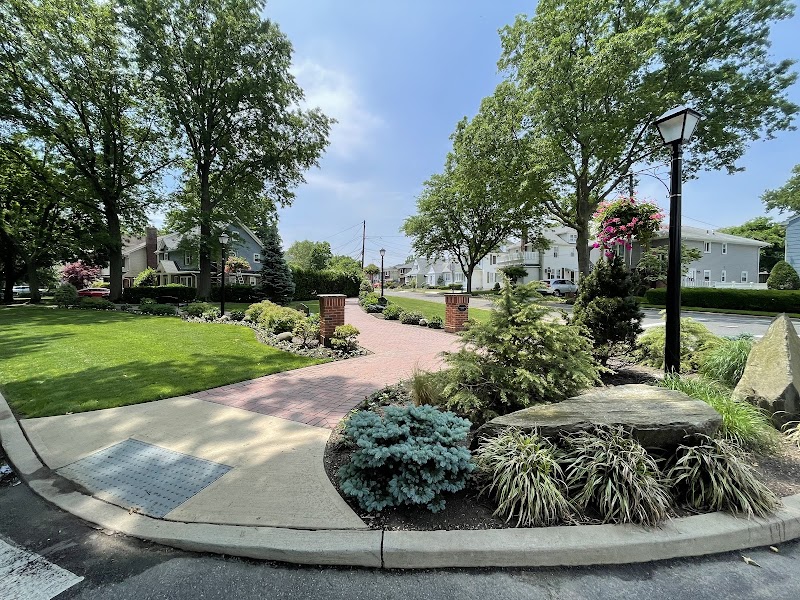 Colonial Gardens Park